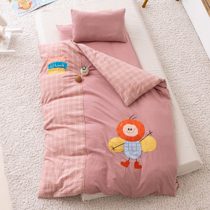 91家纺网 家纺一手货源 找家纺 喜多兔儿童家纺 2023新款小心动幼儿园三件套 豆沙色心动小蜜蜂