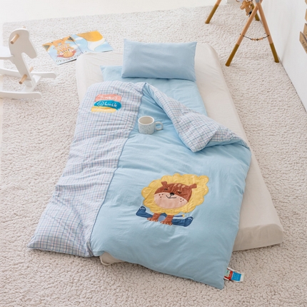 91家纺网 家纺一手货源 找家纺 喜多兔儿童家纺 2023新款小心动幼儿园三件套 蓝色心动小狮子