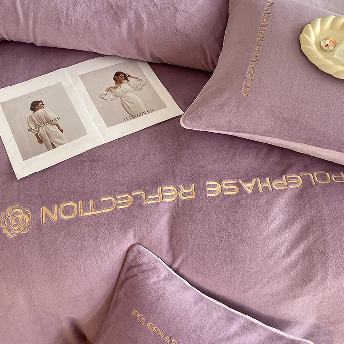 91家纺网 家纺一手货源 找家纺 澳梵 2023新款轻奢风牛奶绒刺绣四件套 浪漫紫