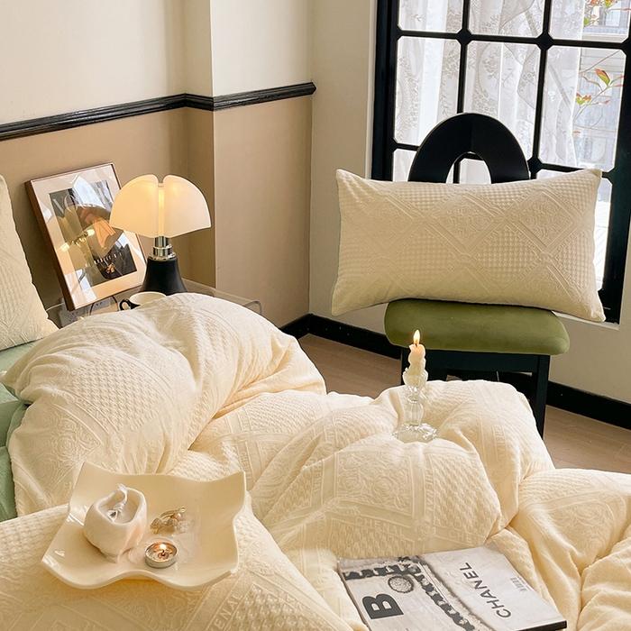 91家纺网 家纺一手货源 找家纺 澳梵 2023新款雕花牛奶绒四件套 玫瑰庄园-米黄