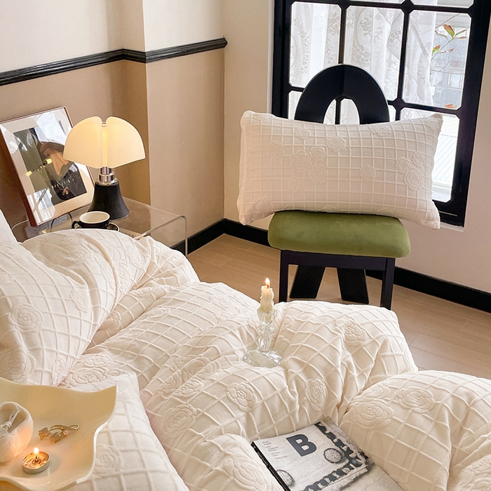 91家纺网 家纺一手货源 找家纺 澳梵 2023新款雕花牛奶绒四件套 浪漫花都-白