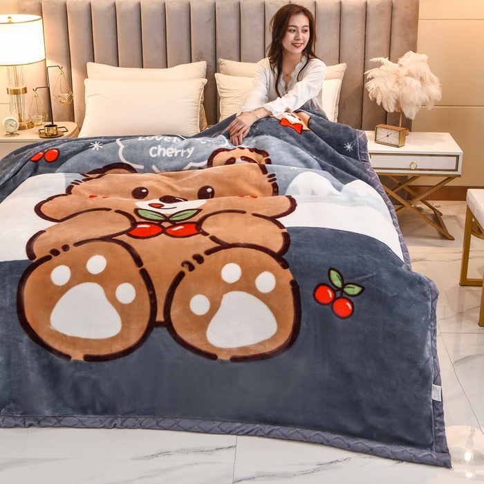 91家纺网 家纺一手货源 找家纺 新月家纺（锦威郎） 2023新款时尚系列毛毯 樱桃熊