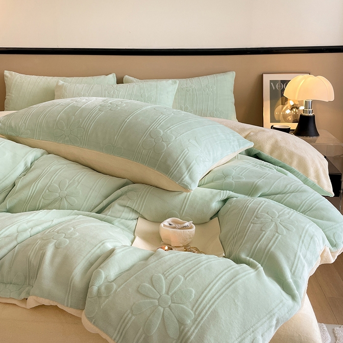 91家纺网 家纺一手货源 找家纺 澳梵 2023新款雕花牛奶绒四件套 冬日花信-嫩绿