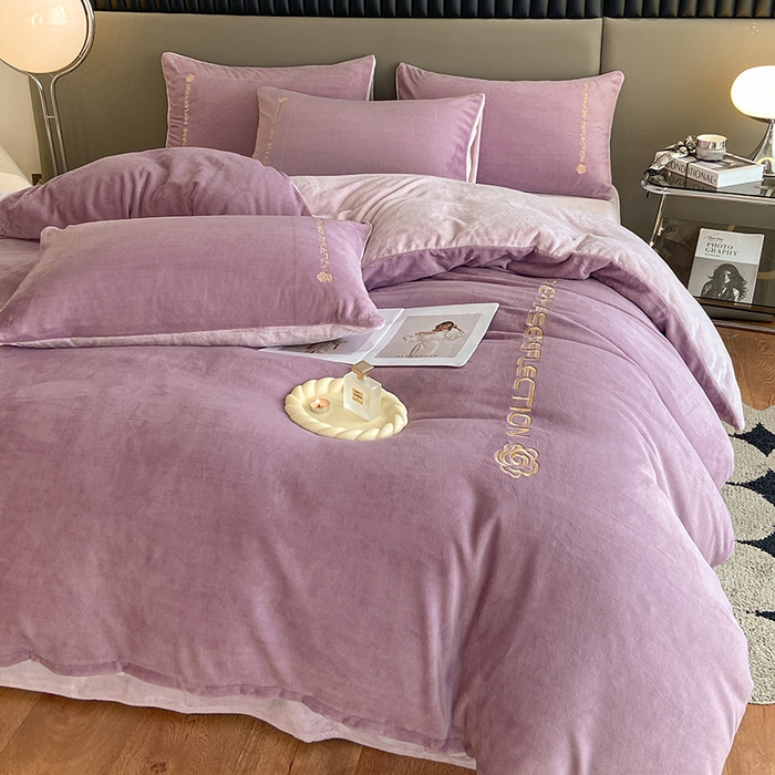 91家纺网 家纺一手货源 找家纺 澳梵 2023新款轻奢风牛奶绒刺绣四件套 浪漫紫