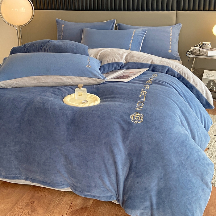 91家纺网 家纺一手货源 找家纺 澳梵 2023新款轻奢风牛奶绒刺绣四件套 宾利蓝