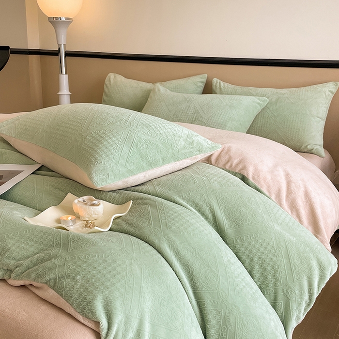 91家纺网 家纺一手货源 找家纺 澳梵 2023新款雕花牛奶绒四件套 玫瑰庄园-绿