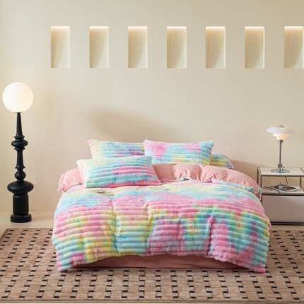 91家纺网 家纺一手货源 找家纺 逸尚阁 2024秋冬新款高克重条纹兔兔绒四件套系列 条纹兔绒-七彩祥云