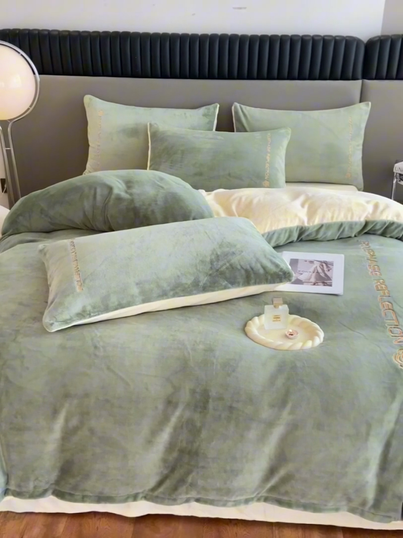 91家纺网 家纺一手货源 找家纺 澳梵 2023新款轻奢风牛奶绒刺绣四件套 浅豆绿