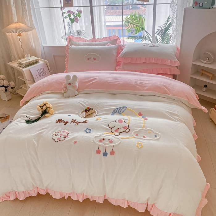 91家纺网 家纺一手货源 找家纺 易禾家纺 2024新款水洗棉毛巾绣晚安梦四件套专版花型 晚安梦-奶白粉