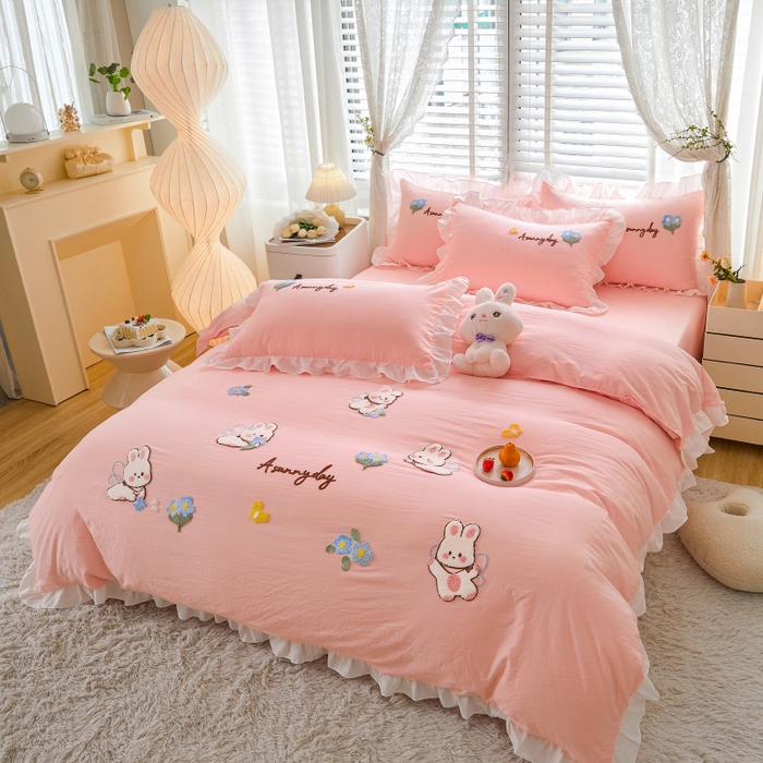 91家纺网 家纺一手货源 找家纺 易禾家纺 2024新款水洗亲肤棉毛巾绣四件套专版花型-幸福兔 幸福兔-粉