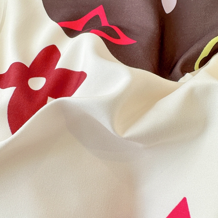 91家纺网 家纺一手货源 找家纺 色鬼布艺 2023新款加厚双面磨毛数码大版印花四件套 多彩熊