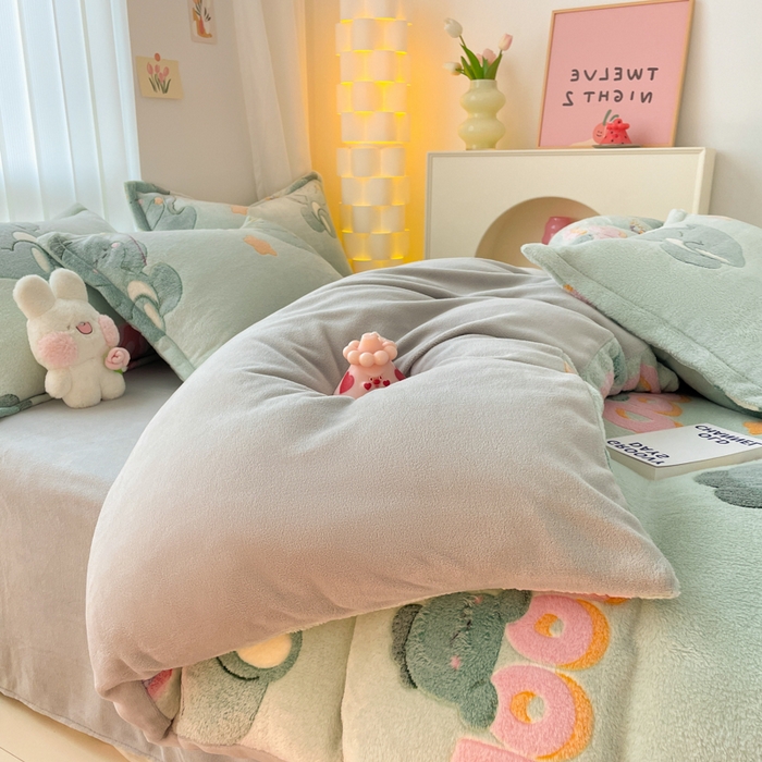 91家纺网 家纺一手货源 找家纺 同田家纺 2024秋冬新品雪花绒牛奶绒印花四件套 星球恐龙