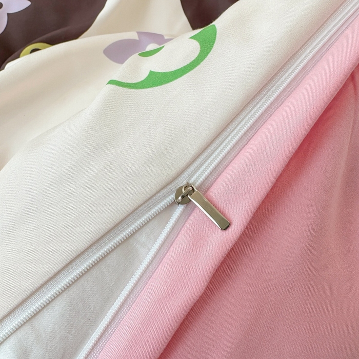 91家纺网 家纺一手货源 找家纺 色鬼布艺 2023新款加厚双面磨毛数码大版印花四件套 多彩熊