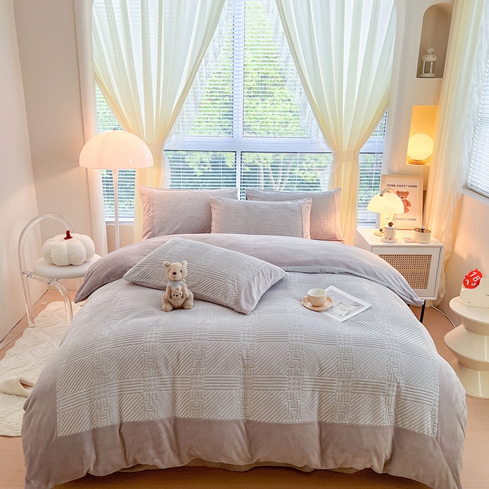 91家纺网 家纺一手货源 找家纺 新月家纺（锦威郎） 2024新款秋冬230克海貂绒牛奶绒四件套-艾梵希 艾梵希- 灰