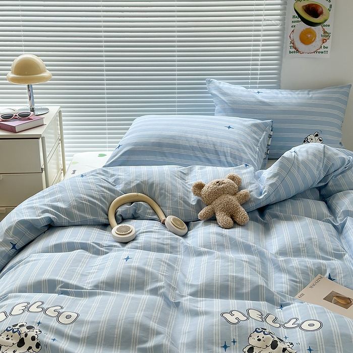 91家纺网 家纺一手货源 找家纺 昔可家纺 2023新款多巴胺卡通学生季全棉四件套 蓝条小奶狗