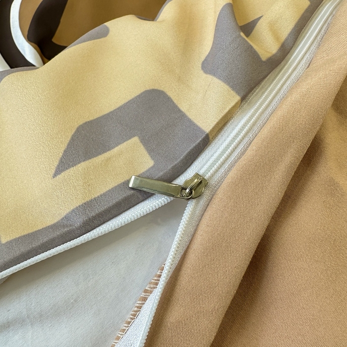 91家纺网 家纺一手货源 找家纺 色鬼布艺 2023新款加厚双面磨毛数码大版印花四件套 可可熊