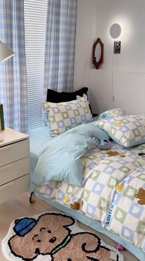 91家纺网 家纺一手货源 找家纺 昔可家纺 2023新款多巴胺卡通学生季全棉四件套 格子爱心熊