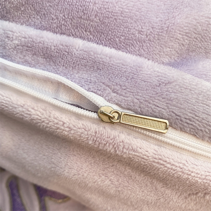 91家纺网 家纺一手货源 找家纺 总绒棉世家 2025新款-星戴兔（不要抱枕-10元)（控价标准188以上）牛奶绒贴布绣四件套