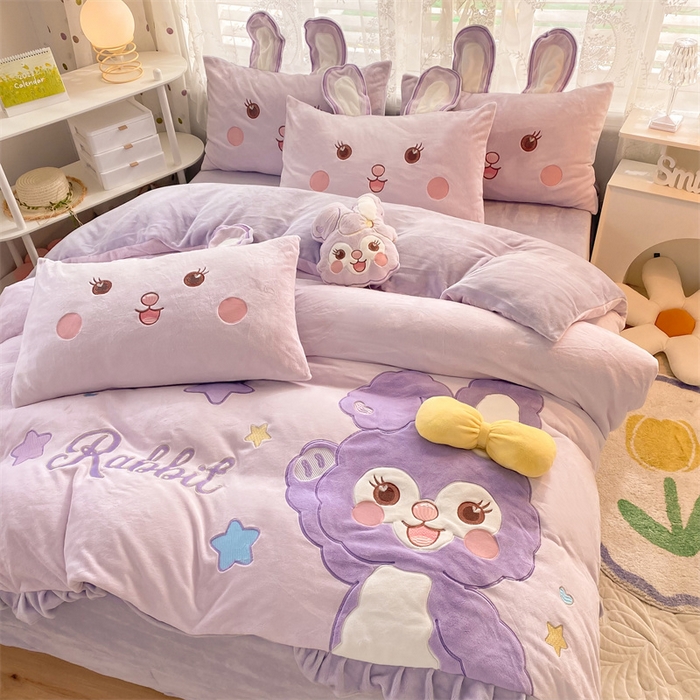 91家纺网 家纺一手货源 找家纺 总绒棉世家 2025新款-星戴兔（不要抱枕-10元)（控价标准188以上）牛奶绒贴布绣四件套