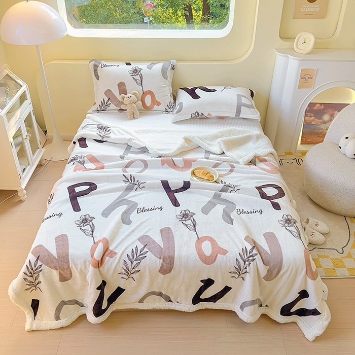 91家纺网 家纺一手货源 找家纺 沐慕 2023新款毛毯 简约字母