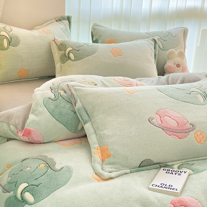 91家纺网 家纺一手货源 找家纺 同田家纺 2024秋冬新品雪花绒牛奶绒印花四件套 星球恐龙