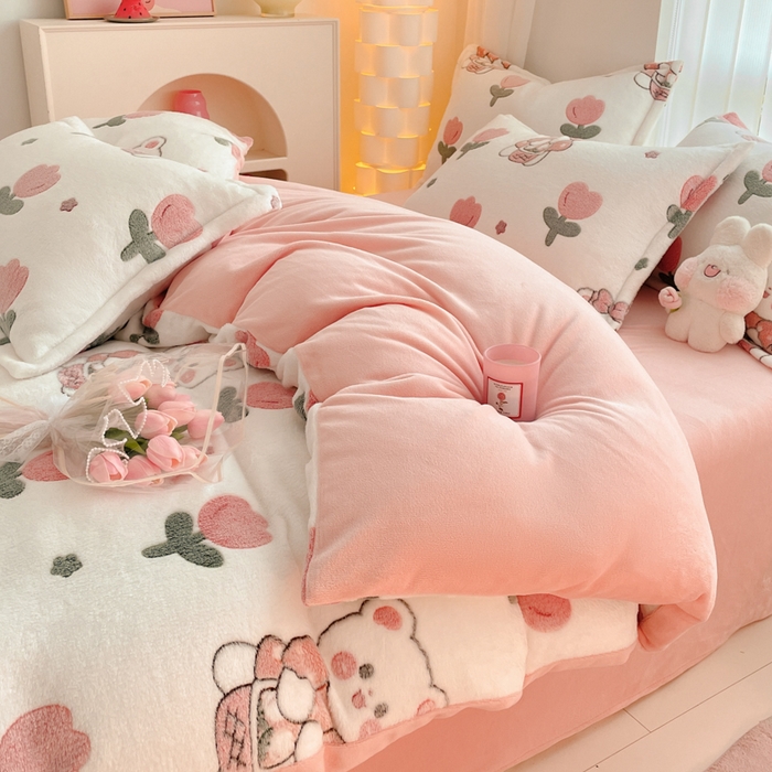 91家纺网 家纺一手货源 找家纺 同田家纺 2024秋冬新品雪花绒牛奶绒印花四件套 小花朵朵