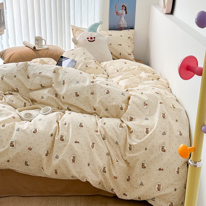 91家纺网 家纺一手货源 找家纺 昔可家纺 2023新款法式田园花卉混搭全棉四件套 童年玩偶咖