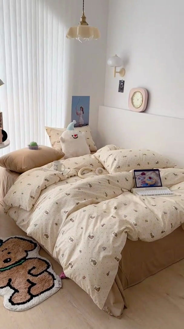 91家纺网 家纺一手货源 找家纺 昔可家纺 2023新款法式田园花卉混搭全棉四件套 童年玩偶咖