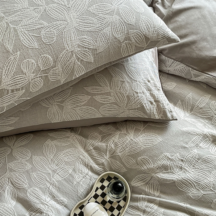 91家纺网 家纺一手货源 找家纺 琪格格纺织 2023新款爱在春秋系列A类纯棉加厚色织三层纱四件套 爱在春秋灰