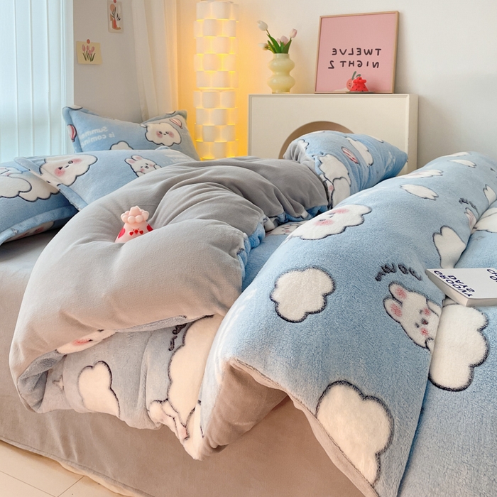 91家纺网 家纺一手货源 找家纺 同田家纺 2024秋冬新品雪花绒牛奶绒印花四件套 蓝天白云