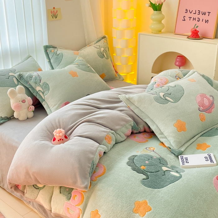 91家纺网 家纺一手货源 找家纺 同田家纺 2024秋冬新品雪花绒牛奶绒印花四件套 星球恐龙