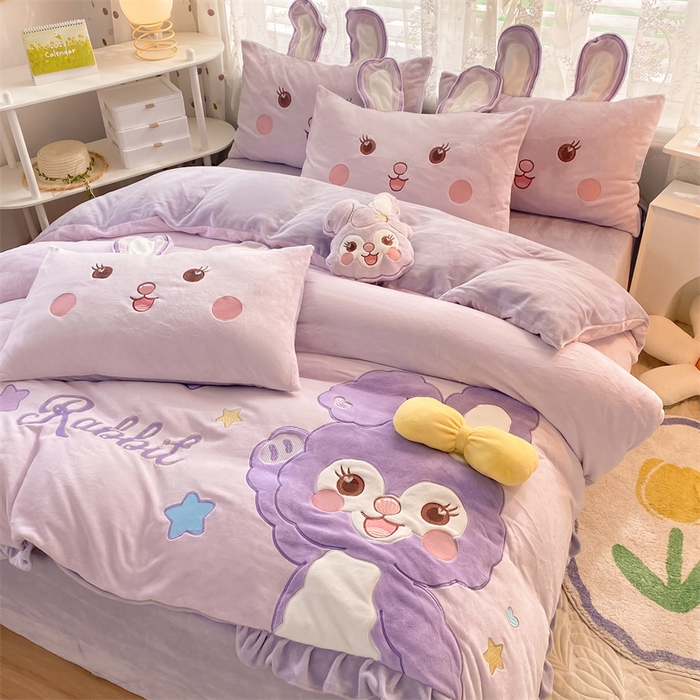 91家纺网 家纺一手货源 找家纺 总绒棉世家 2025新款-星戴兔（不要抱枕-10元)（控价标准188以上）牛奶绒贴布绣四件套