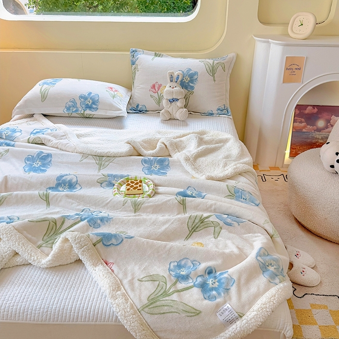 91家纺网 家纺一手货源 找家纺 沐慕 2023新款毛毯 蓝色花海