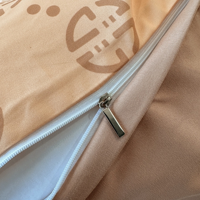 91家纺网 家纺一手货源 找家纺 色鬼布艺 2023新款加厚双面磨毛数码大版印花四件套 格言