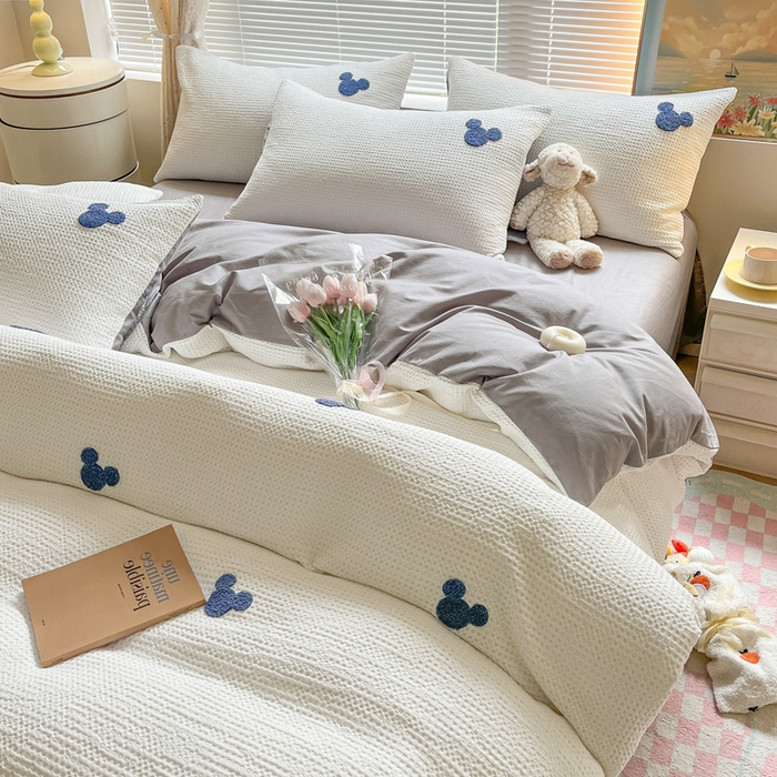 91家纺网 家纺一手货源 找家纺 慕尚2025华夫格全棉米奇毛巾绣四件套 米奇 白灰