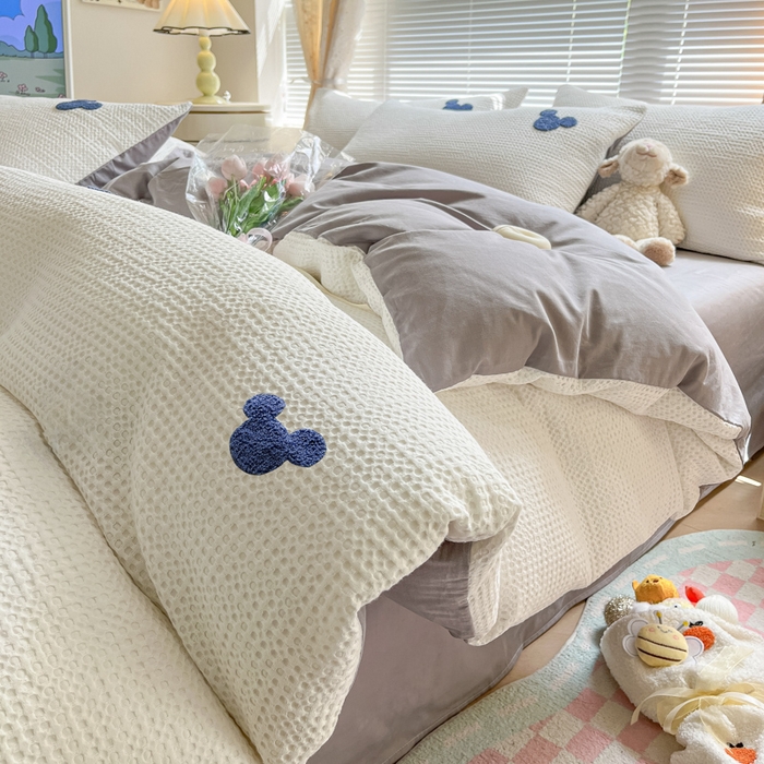 91家纺网 家纺一手货源 找家纺 慕尚2025华夫格全棉米奇毛巾绣四件套 米奇 白灰