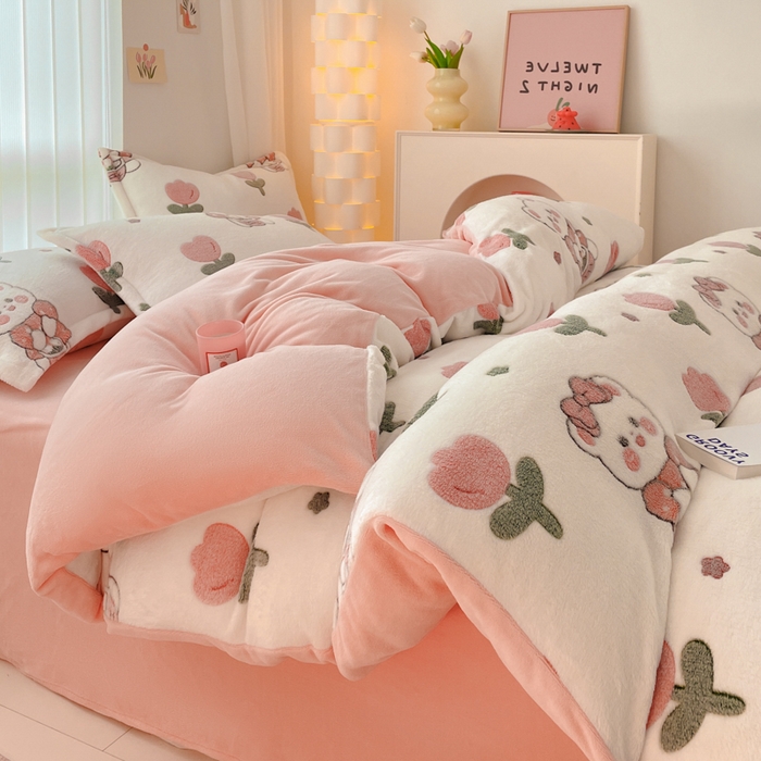 91家纺网 家纺一手货源 找家纺 同田家纺 2024秋冬新品雪花绒牛奶绒印花四件套 小花朵朵