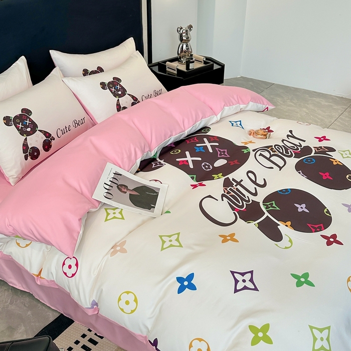 91家纺网 家纺一手货源 找家纺 色鬼布艺 2023新款加厚双面磨毛数码大版印花四件套 多彩熊