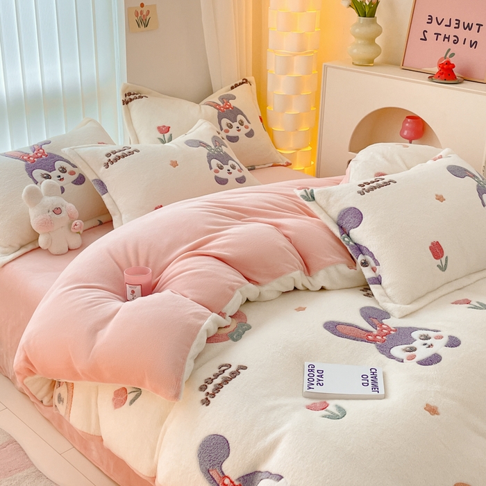 91家纺网 家纺一手货源 找家纺 同田家纺 2024秋冬新品雪花绒牛奶绒印花四件套 可爱小兔