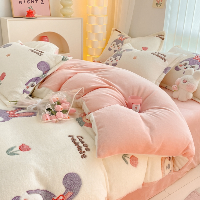 91家纺网 家纺一手货源 找家纺 同田家纺 2024秋冬新品雪花绒牛奶绒印花四件套 可爱小兔