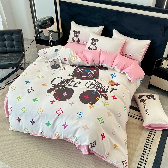 91家纺网 家纺一手货源 找家纺 色鬼布艺 2023新款加厚双面磨毛数码大版印花四件套 多彩熊