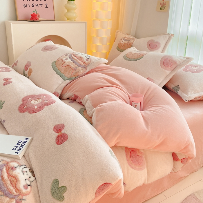 91家纺网 家纺一手货源 找家纺 同田家纺 2024秋冬新品雪花绒牛奶绒印花四件套 甜蜜派对