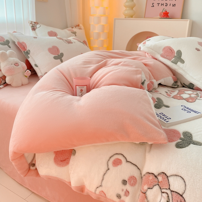 91家纺网 家纺一手货源 找家纺 同田家纺 2024秋冬新品雪花绒牛奶绒印花四件套 小花朵朵