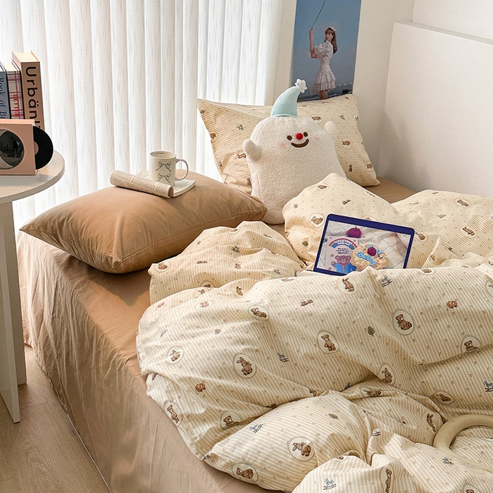 91家纺网 家纺一手货源 找家纺 昔可家纺 2023新款法式田园花卉混搭全棉四件套 童年玩偶咖