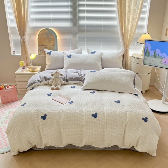 91家纺网 家纺一手货源 找家纺 慕尚2025华夫格全棉米奇毛巾绣四件套 米奇 白灰