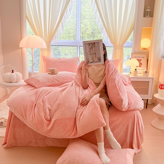 91家纺网 家纺一手货源 找家纺 新月家纺（锦威郎） 2024新款秋冬230克海貂绒牛奶绒四件套-艾梵希 艾梵希- 粉