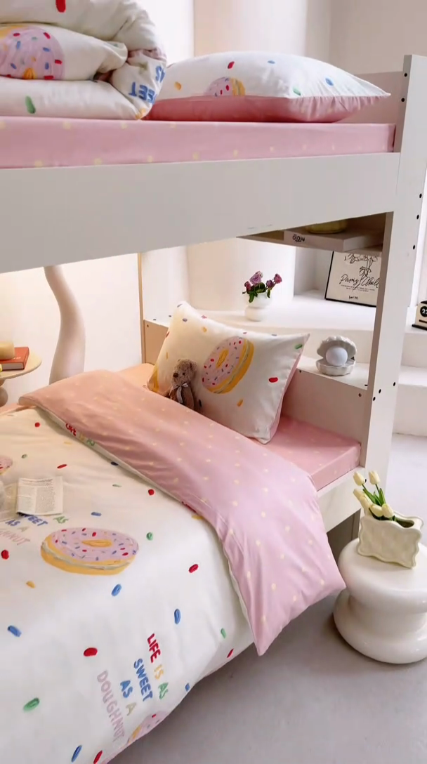 91家纺网 家纺一手货源 找家纺 昔可家纺 2023新款少女粉渐变色上下铺全棉四件套 可口甜甜圈