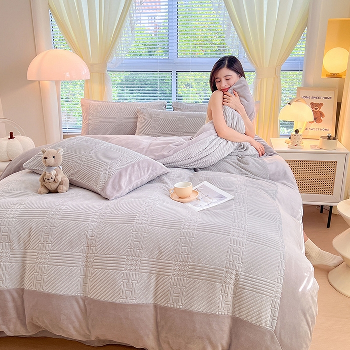 91家纺网 家纺一手货源 找家纺 新月家纺（锦威郎） 2024新款秋冬230克海貂绒牛奶绒四件套-艾梵希 艾梵希- 灰