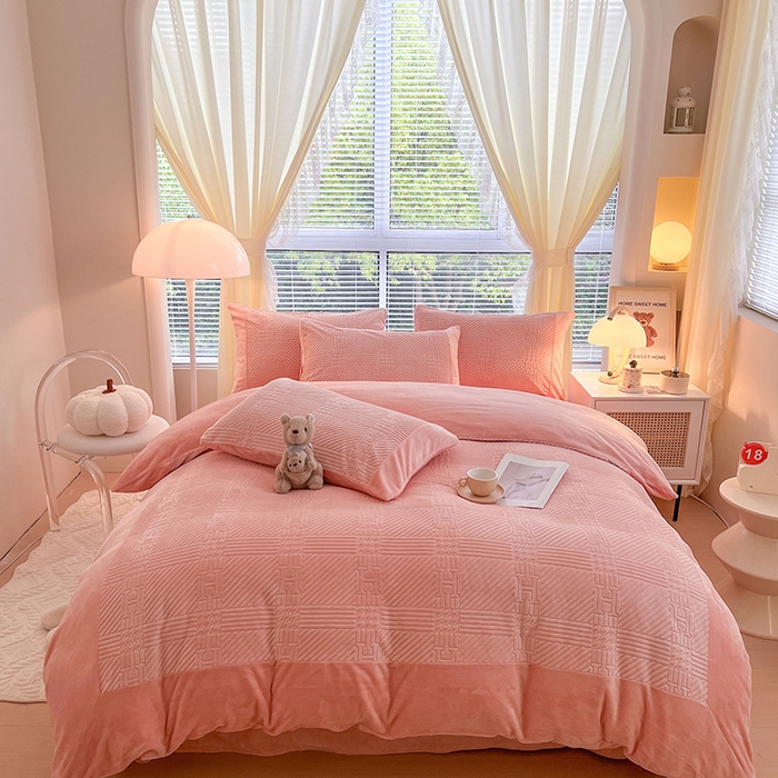 91家纺网 家纺一手货源 找家纺 新月家纺（锦威郎） 2024新款秋冬230克海貂绒牛奶绒四件套-艾梵希 艾梵希- 粉