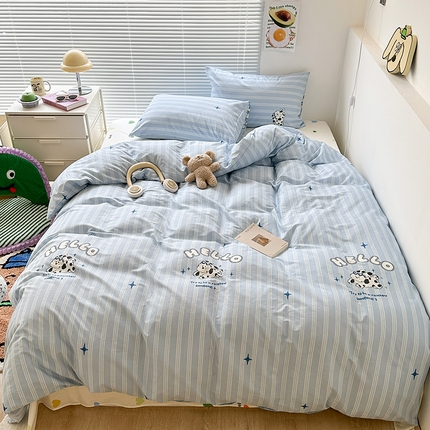 91家纺网 家纺一手货源 找家纺 昔可家纺 2023新款多巴胺卡通学生季全棉四件套 蓝条小奶狗